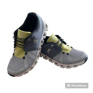 Men's Running Shoe On Cloud 5 | Size 8.5